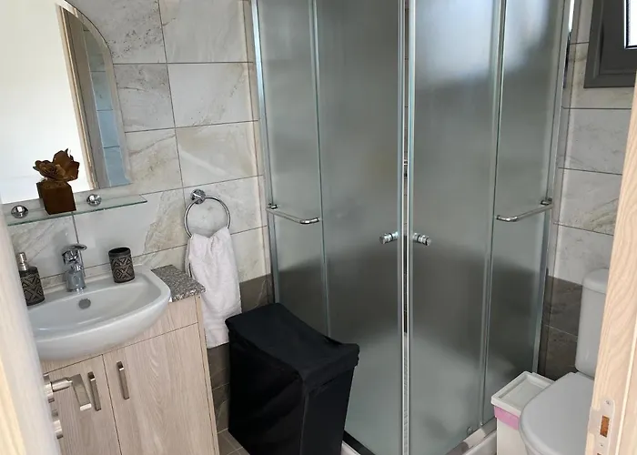 Modern Center Saripolou 2 아파트